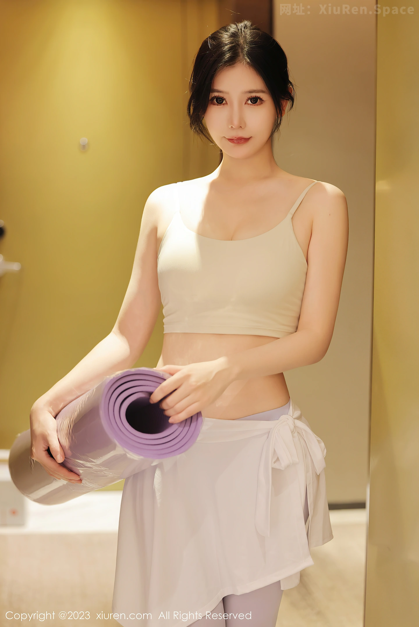 图片[2]-[XiuRen秀人网]VOL.7294 模特尹甜甜健身场所性感浅色瑜伽服饰配开档白丝迷人诱惑写真67P-秀人网官方网站